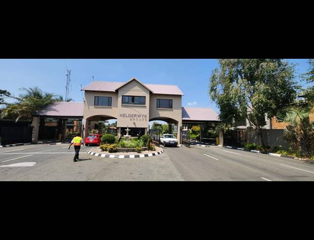 5 BEDROOM HOUSE FOR SALE IN HELDERWYK